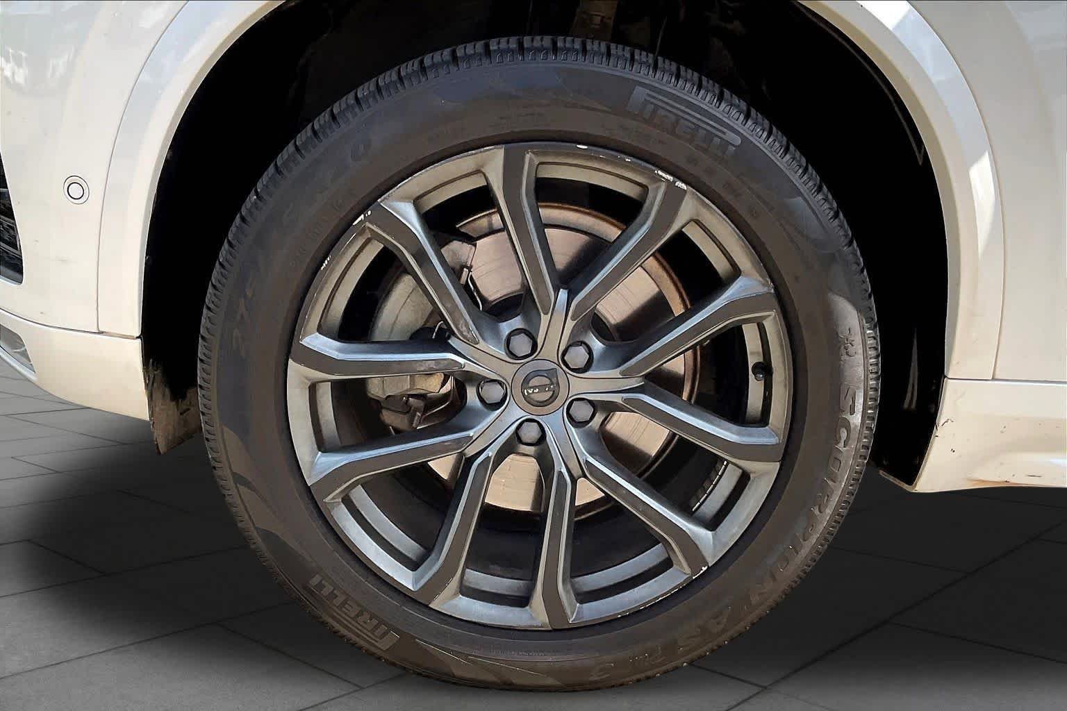 Used 2019 Crystal White Pearl Metallic Volvo Momentum image 11
