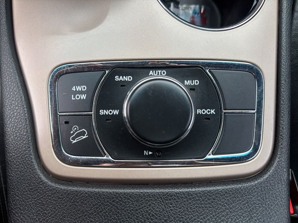 Used 2014 Black Forest Green Pearlcoat Jeep Limited image 18