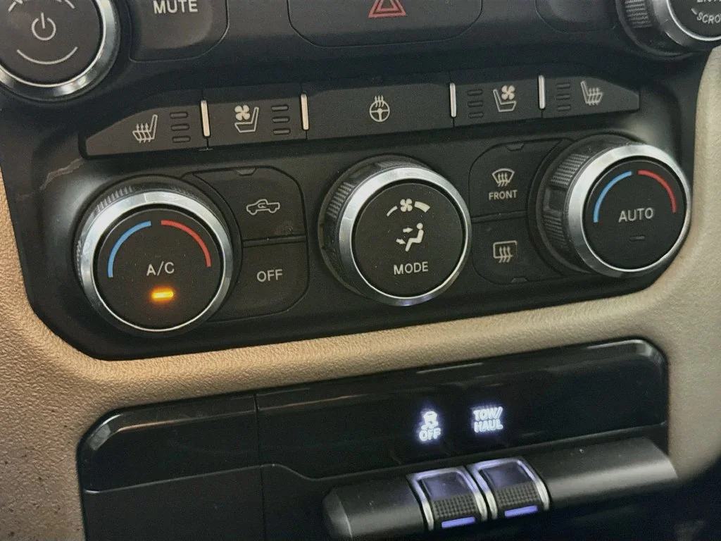 Used 2019 Black Ram Laramie image 17