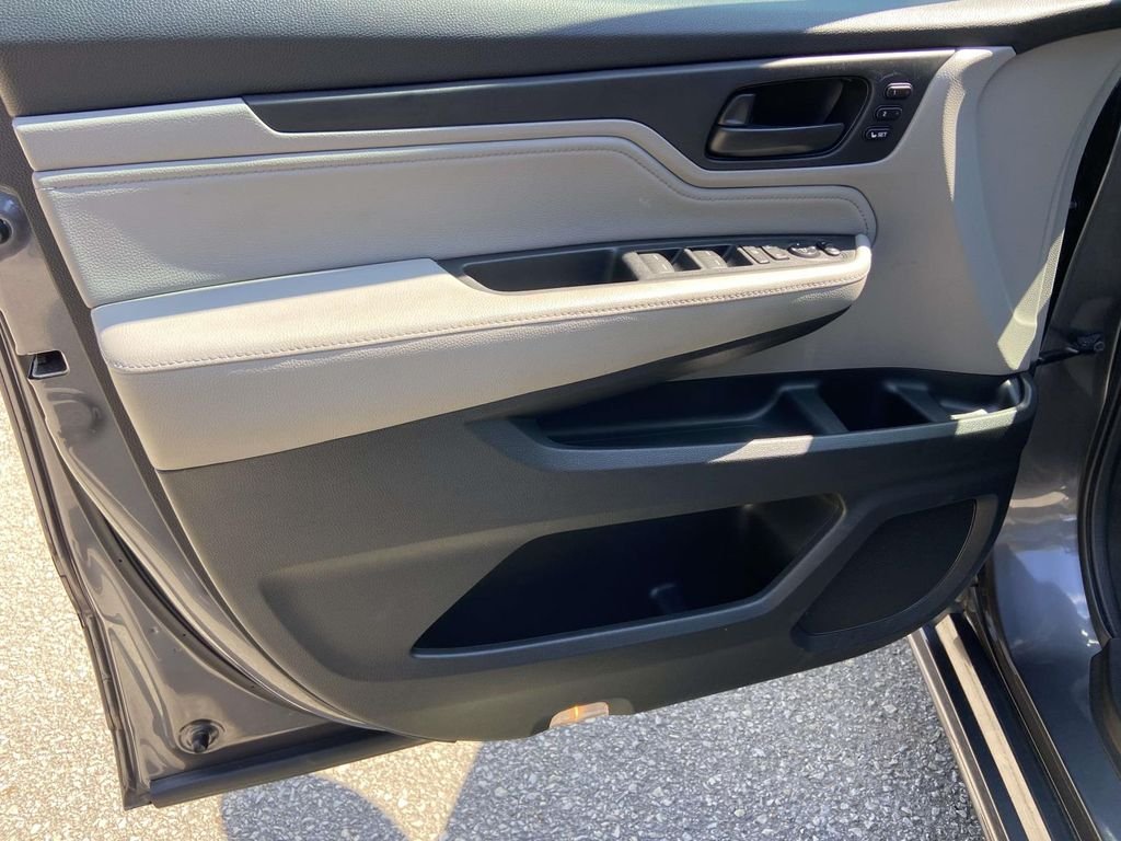 Used 2018  Honda Touring image 15