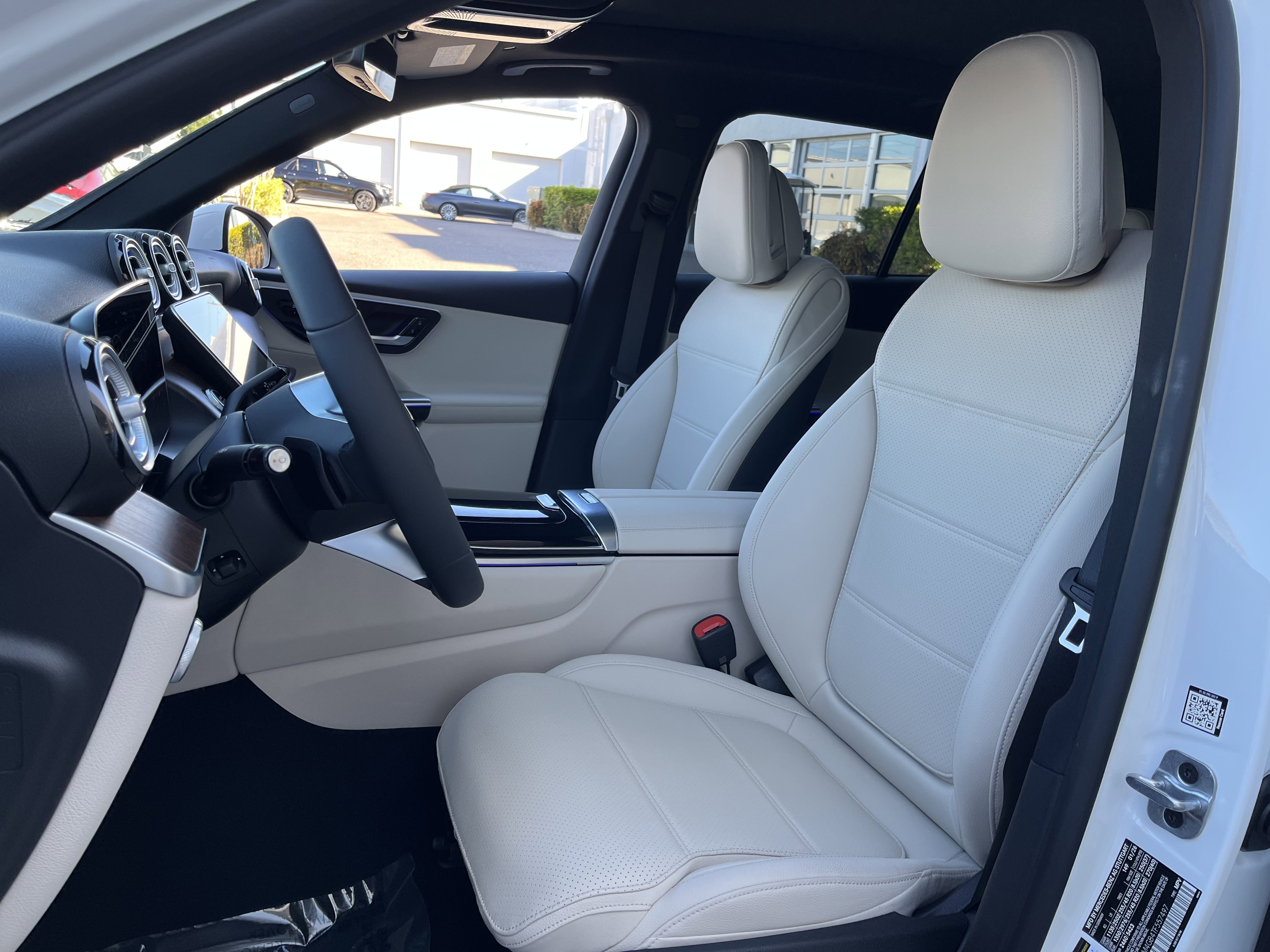New 2026 Polar White Mercedes-Benz GLC 300 image 16