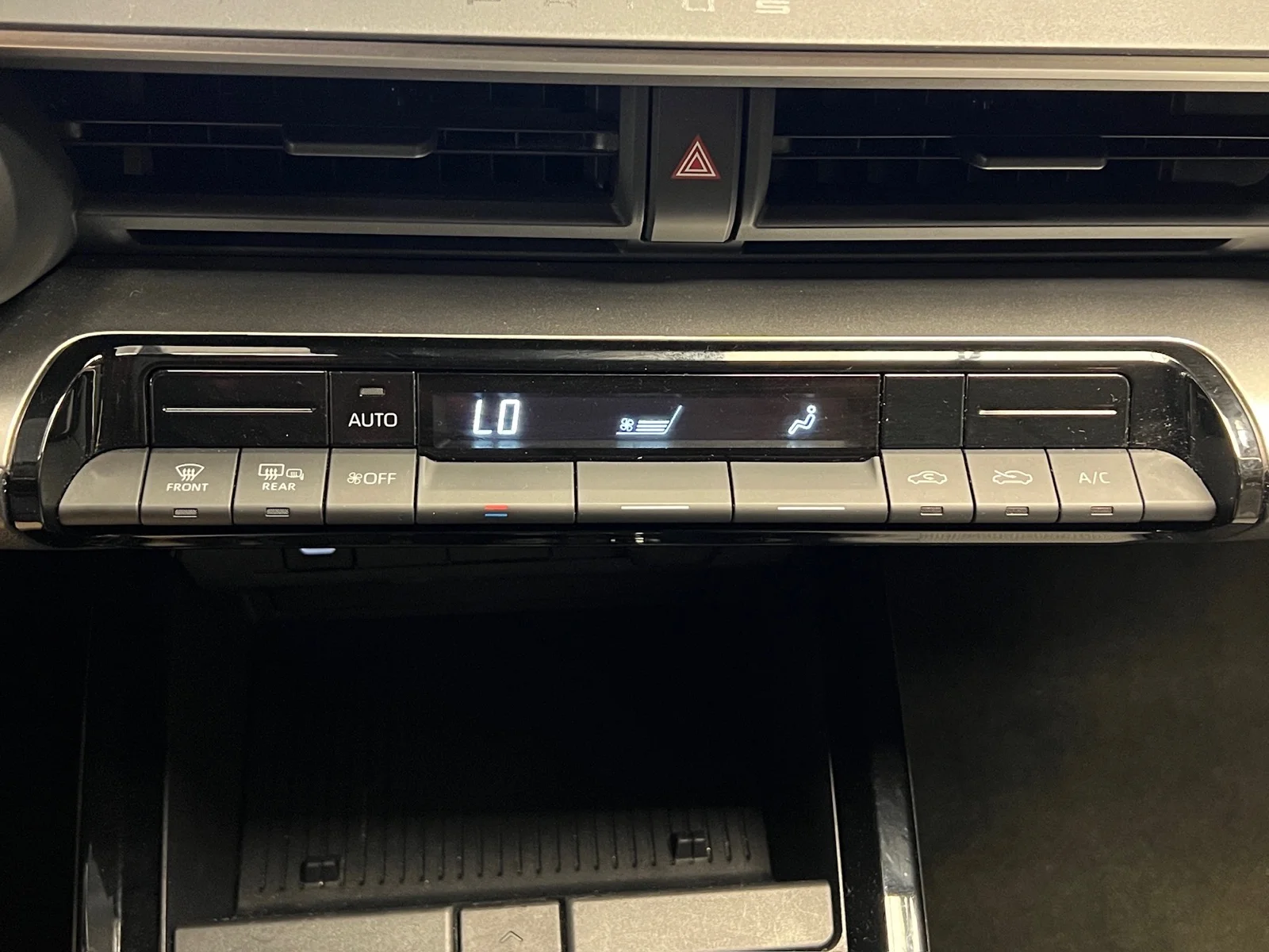 Used 2024 Cutting Edge (1l0) Toyota LE image 17