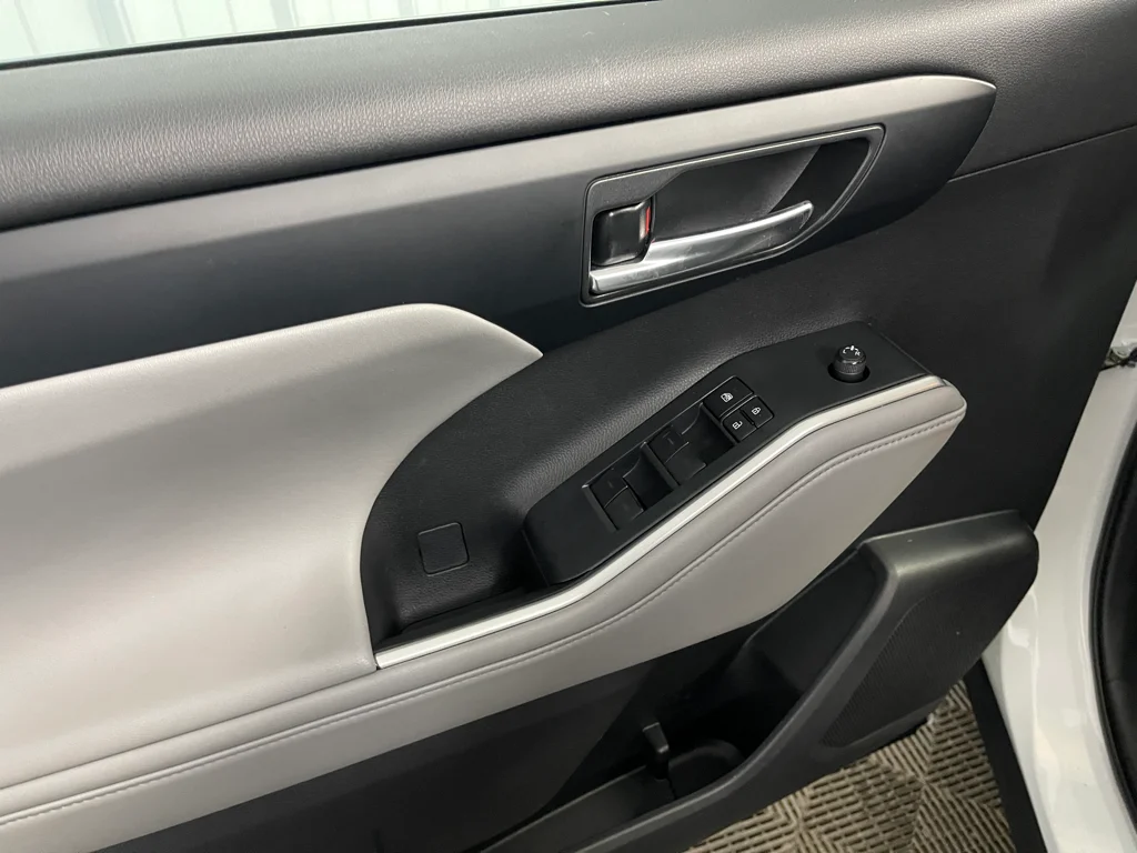 Used 2022 Beige Toyota XLE image 20