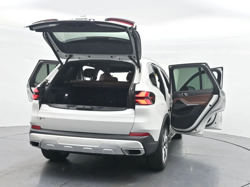 Certified Used 2025 White Metallic BMW xDrive40i image 44