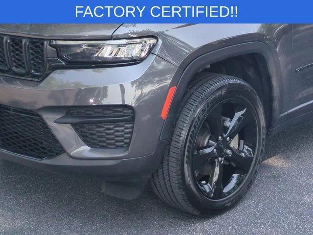 Used 2025 Gray Jeep Altitude X image 9
