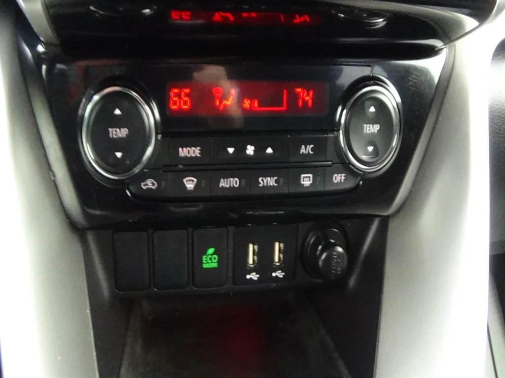 Certified Used 2024 Labrador Black Pearl (xl2) Mitsubishi SE image 30