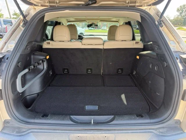 Used 2015 Beige Jeep Limited image 9