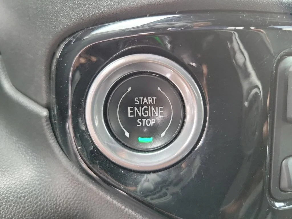 Used 2022 Summit White GMC Elevation image 17