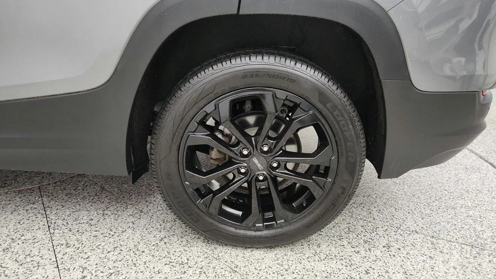 Used 2019 Satin Steel Metallic GMC AWD 4dr SLE Black Edition w/ Driver Convenience Package image 9