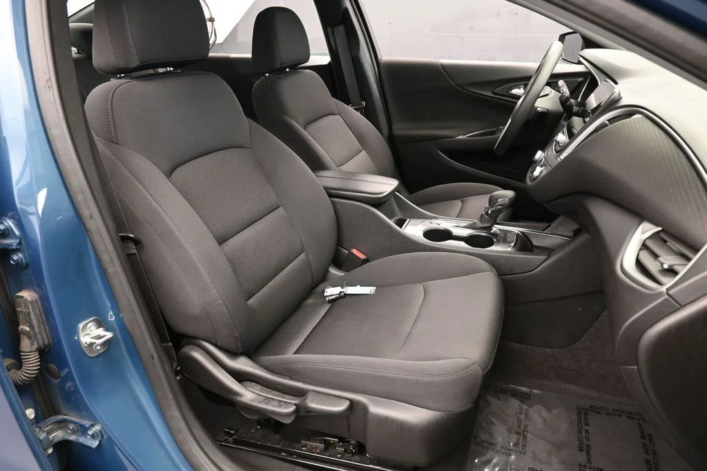 Used 2025 Lakeshore Blue Metallic Chevrolet LT image 42