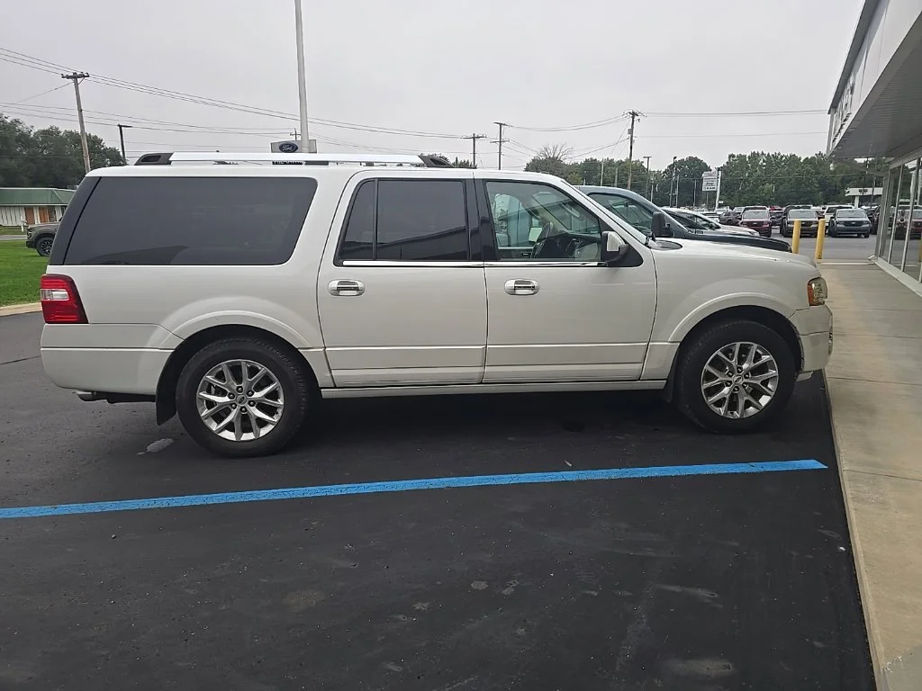 Used 2015  Ford Limited image 3
