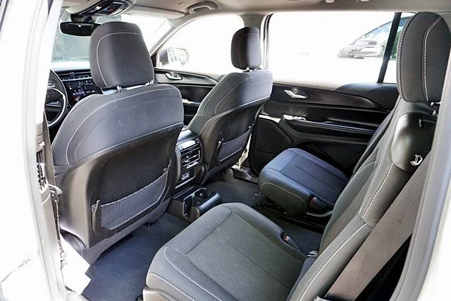 Used 2023 White Jeep Laredo image 16
