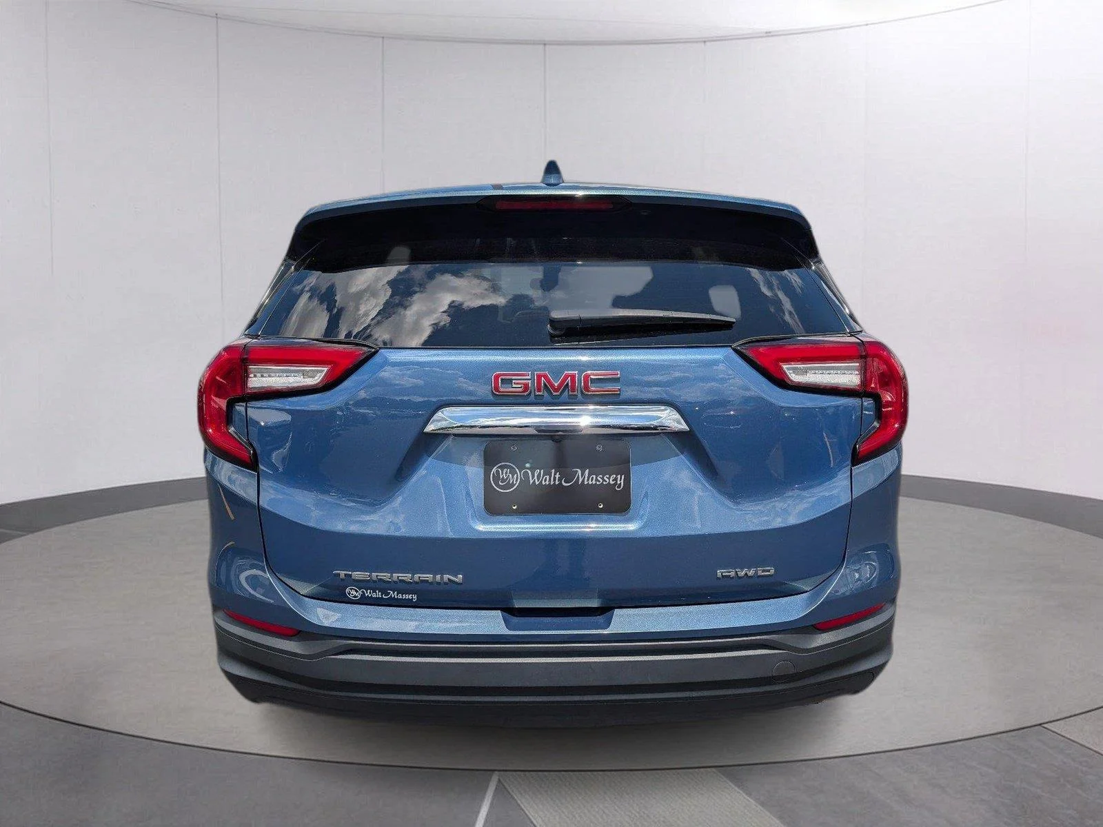 Used 2024 Downpour Metallic GMC SLE image 6