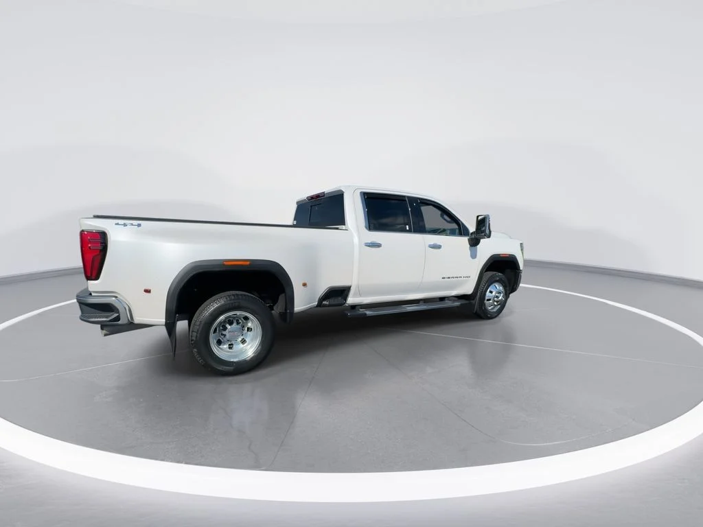 Used 2025 White GMC SLT image 9