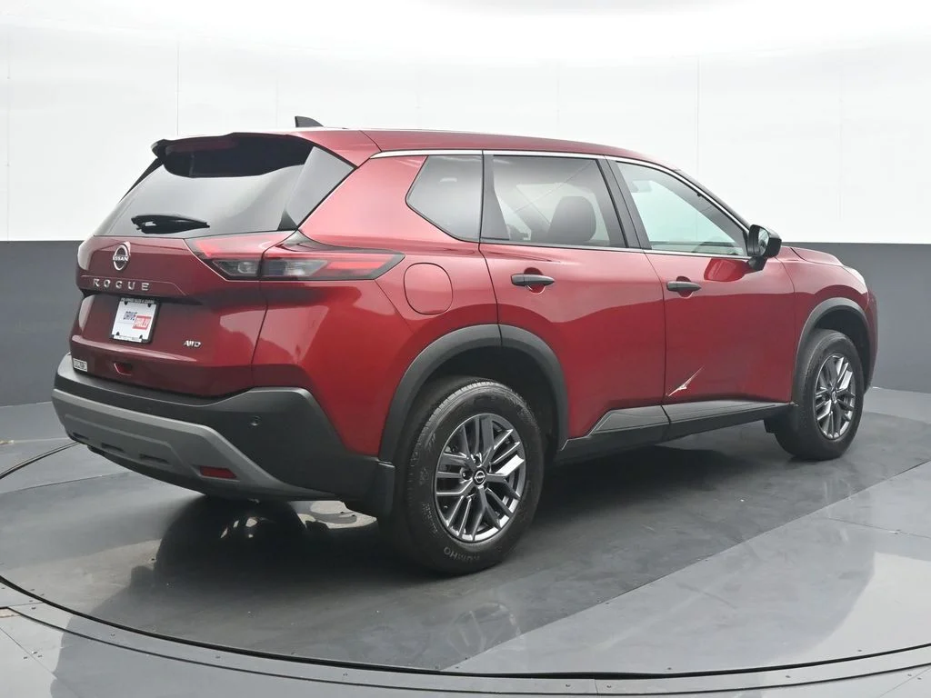 Used 2023 Red Nissan S image 6