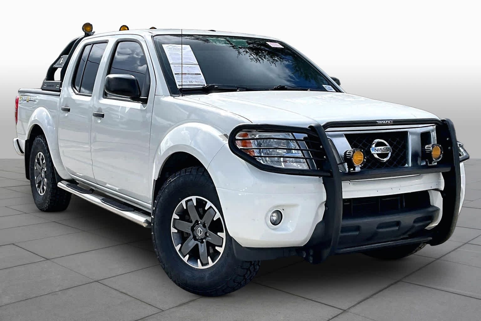 Used 2018 Glacier White Nissan Desert Runner image 3