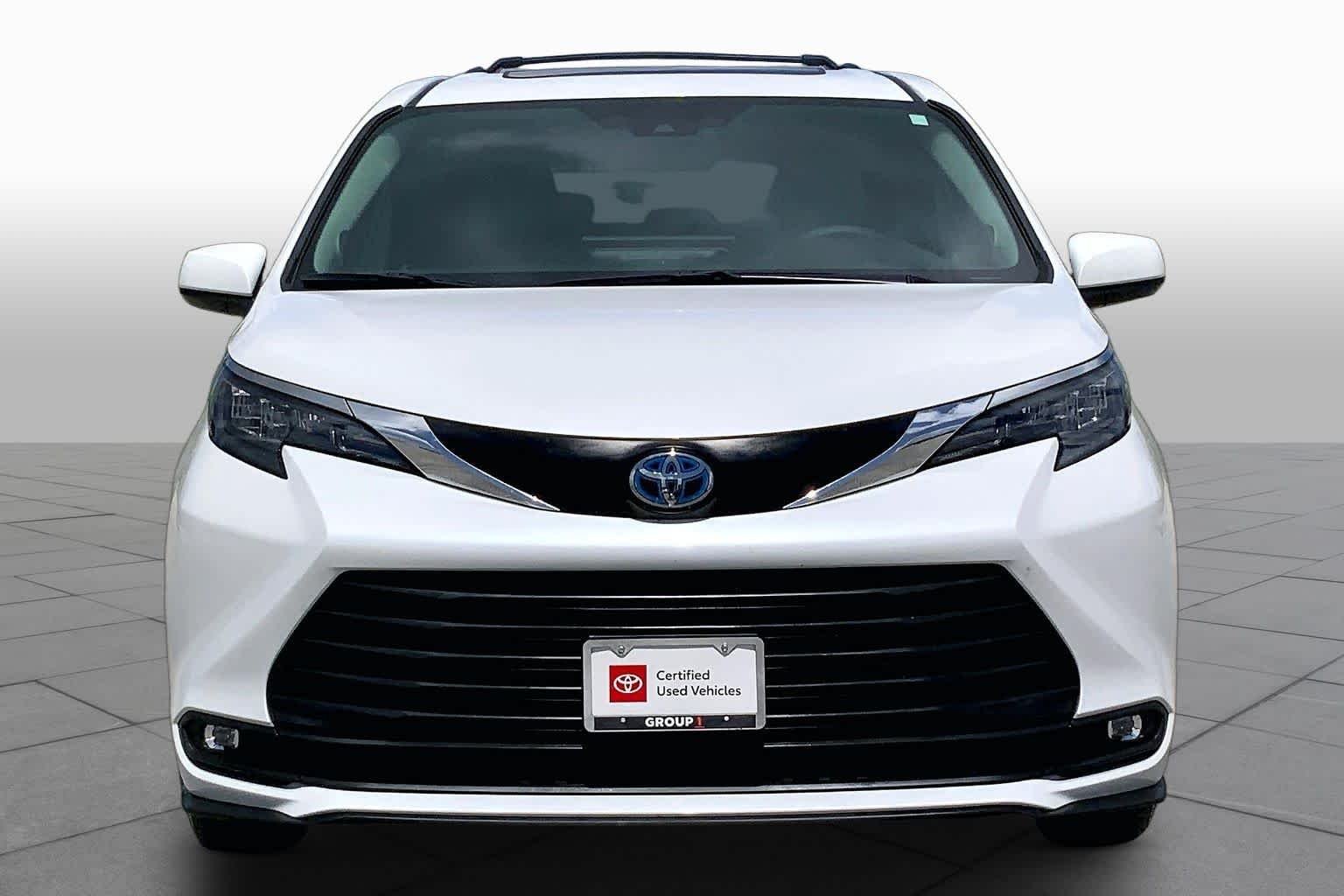 Used 2025 Wind Chill Pearl Toyota XLE image 4