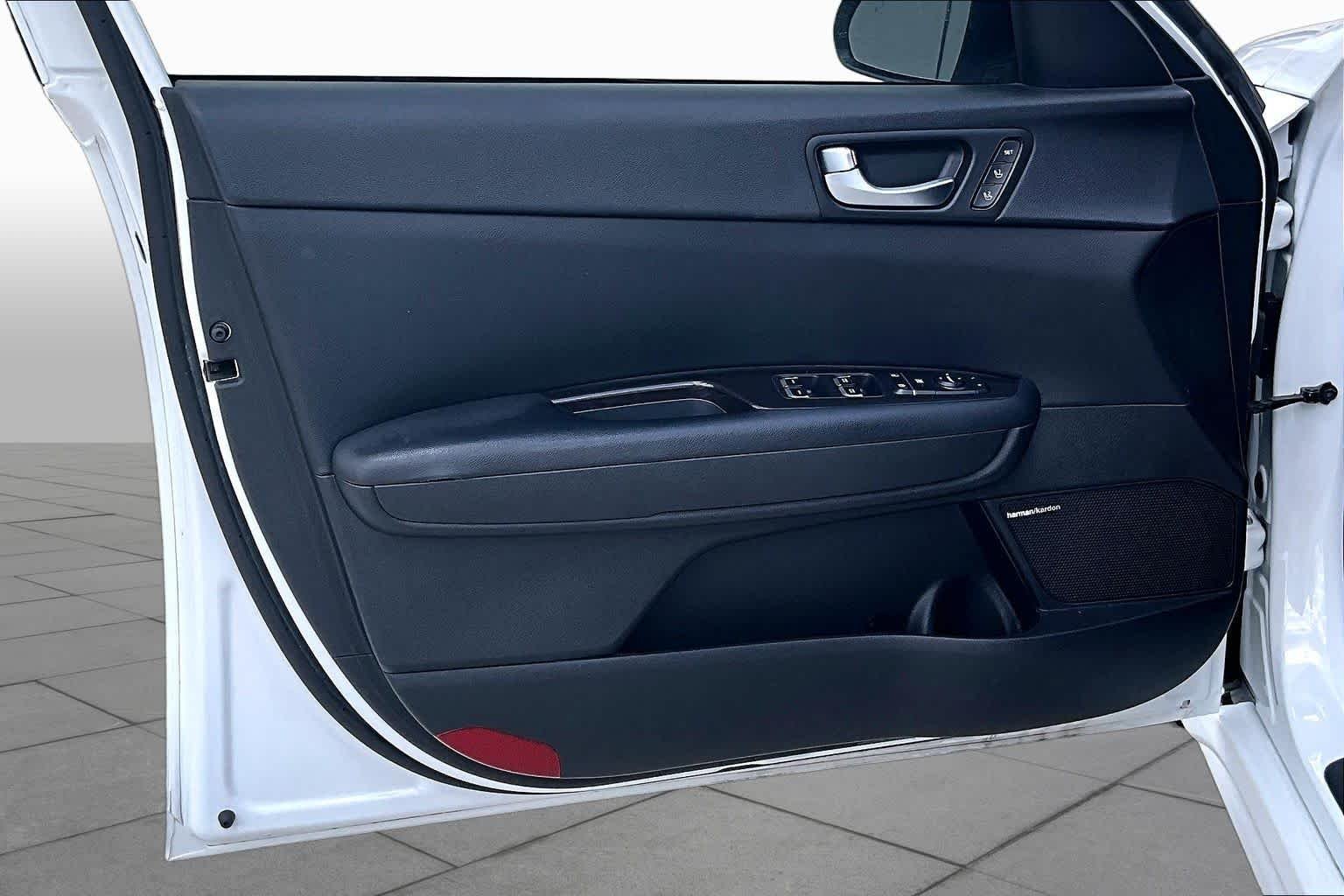 Used 2019 Snow White Pearl Kia EX image 21