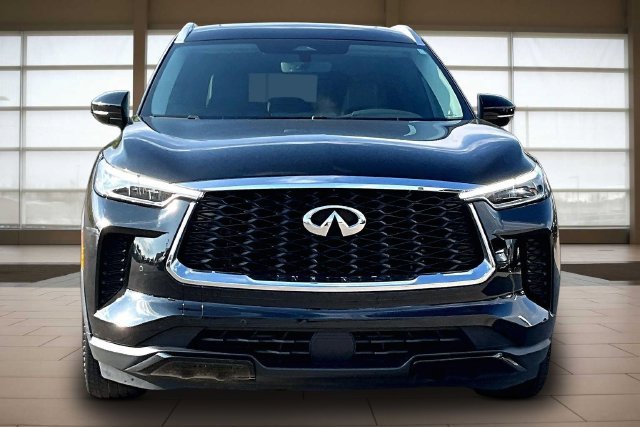 Used 2023 Black INFINITI LUXE image 3