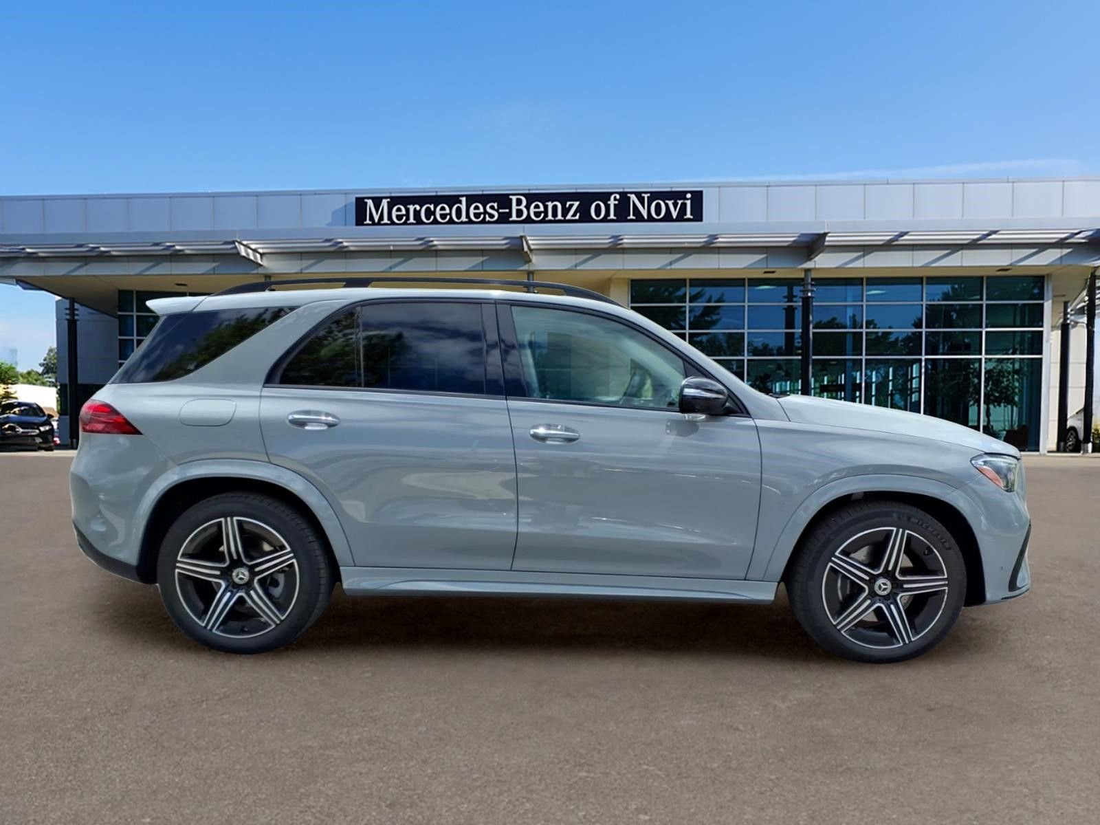 Certified Used 2025  Mercedes-Benz GLE 350 image 6