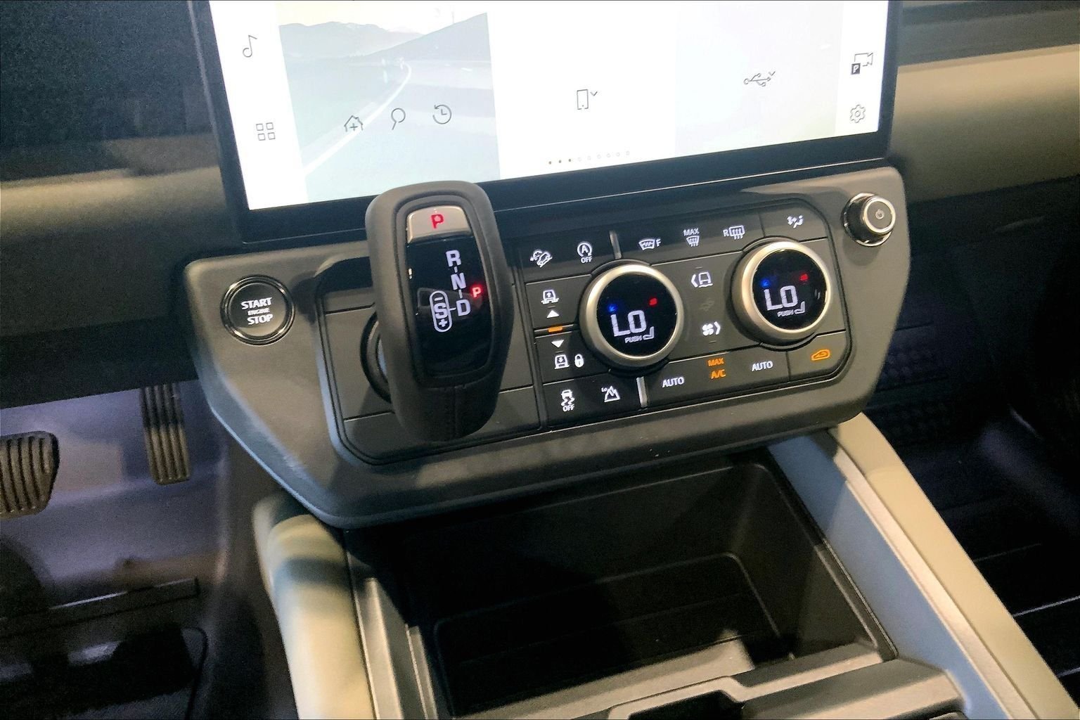 New 2026 Woolstone Green LAND ROVER X-Dynamic SE image 7