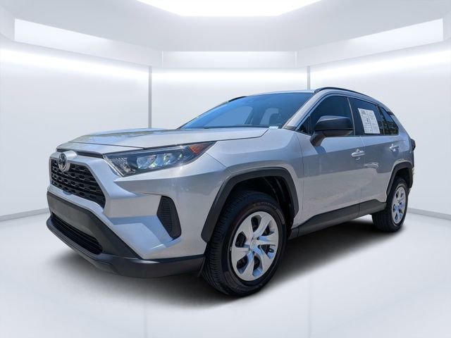Used 2019 Silver Toyota LE image 7