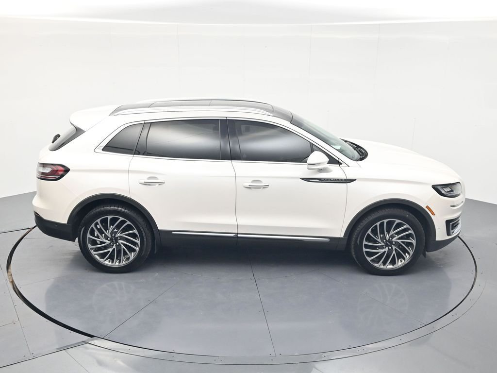 Used 2019 White Platinum Clearcoat Metallic Lincoln Reserve image 38
