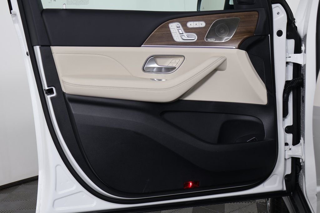New 2026 Polar White Mercedes-Benz GLS 450 image 8