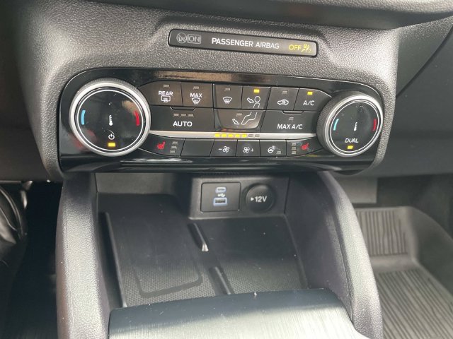 Used 2022 Blue Ford SEL image 32