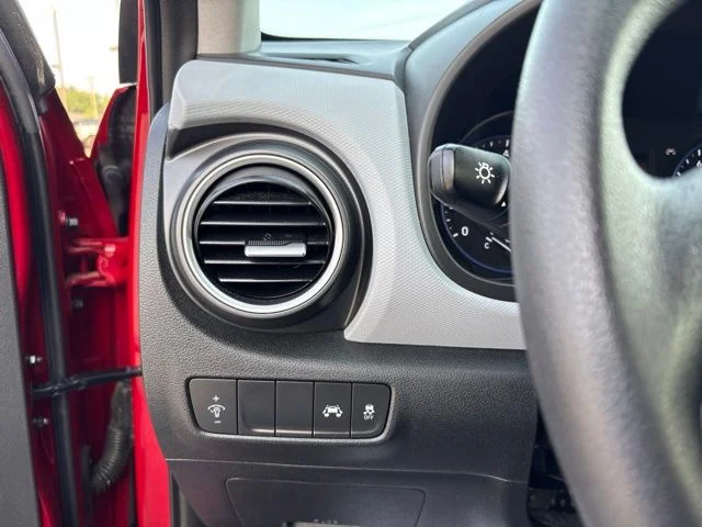 Used 2019 Red Hyundai SE image 15