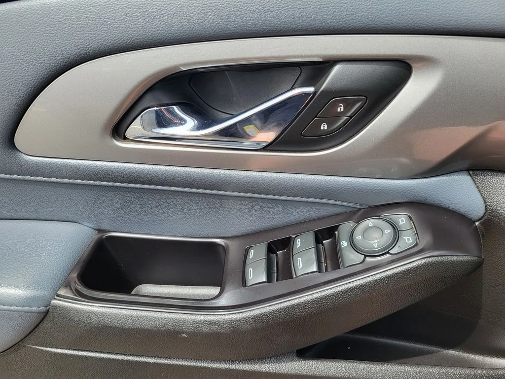 Used 2020 Satin Steel Metallic Chevrolet LT Leather image 18