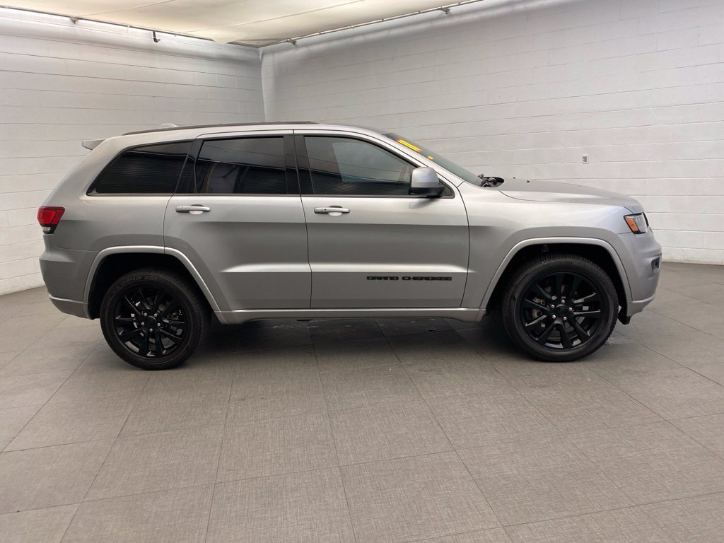 Used 2018 Silver Jeep Altitude image 7
