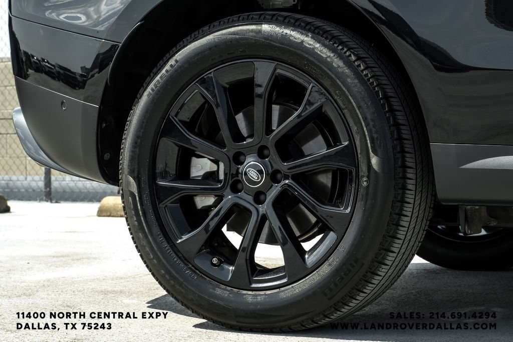 Used 2025 Santorini Black Metallic Land Rover SE image 58