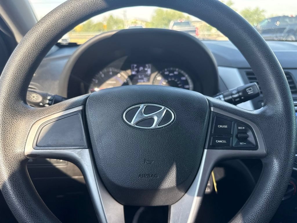 Used 2016 Ultra Black Pearl Hyundai SE image 25