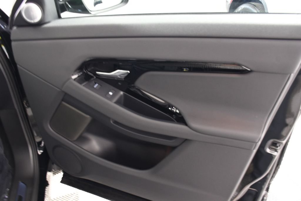 New 2026 Santorini Blk Land Rover  image 18