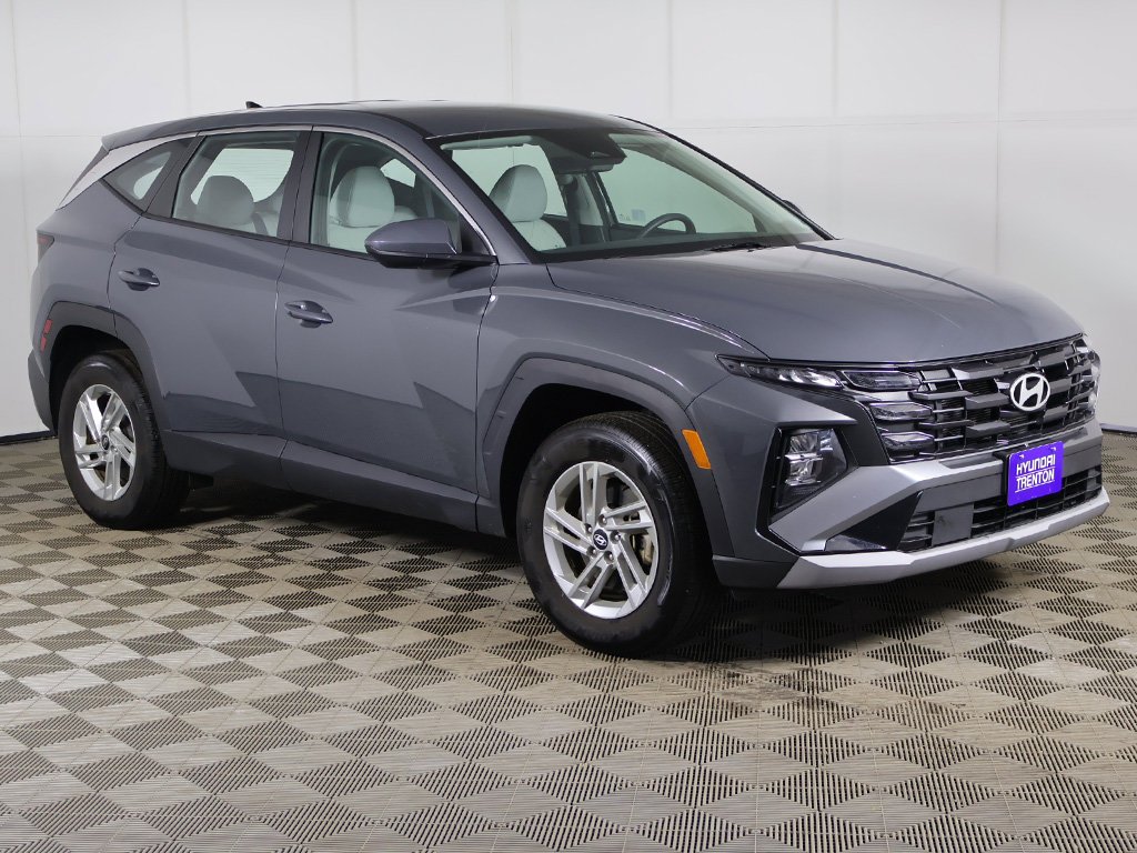 Certified Used 2025 Gray Hyundai SE image 2