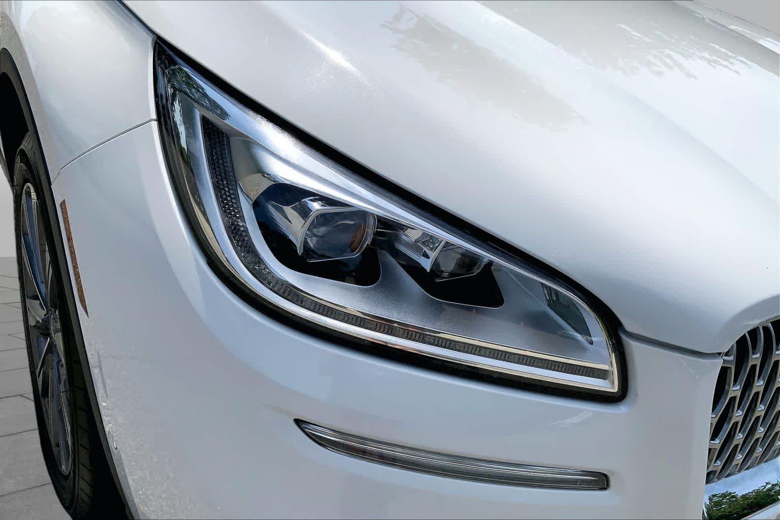 Used 2022 Pristine White Metallic Tri-Coat Lincoln Reserve image 27