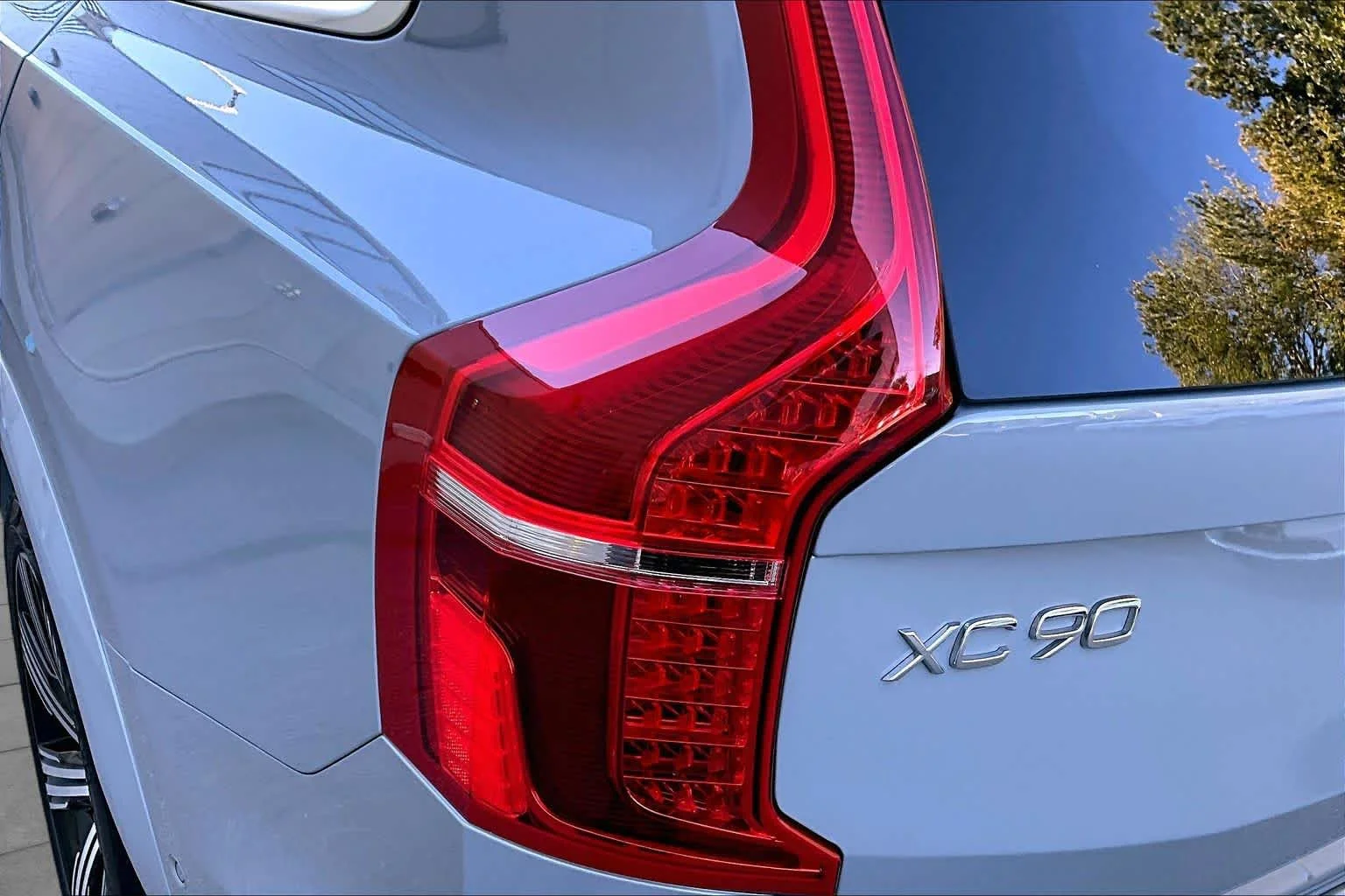 Certified Used 2025 Vapour Grey Volvo Plus image 27