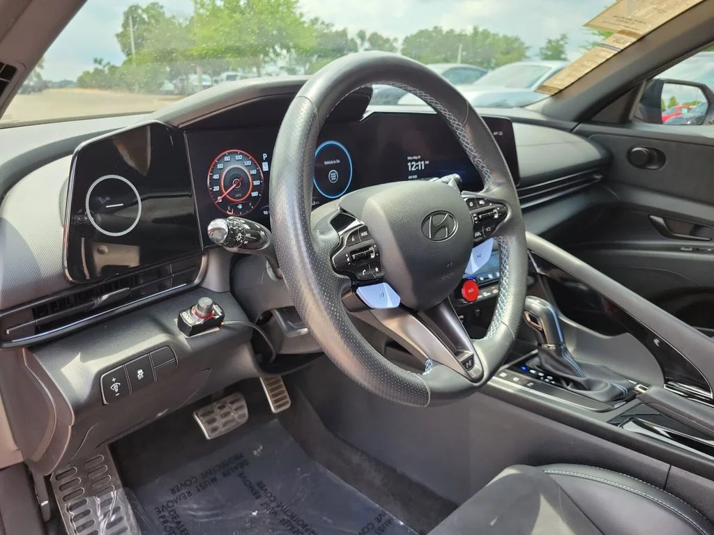 Used 2025 Red Hyundai Base image 17