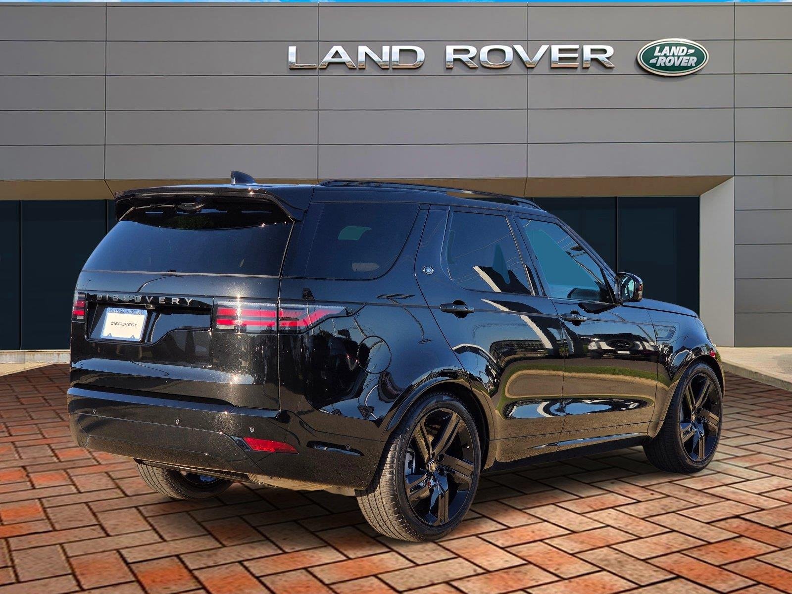 New 2026 Santorini Black Land Rover Dynamic SE image 6