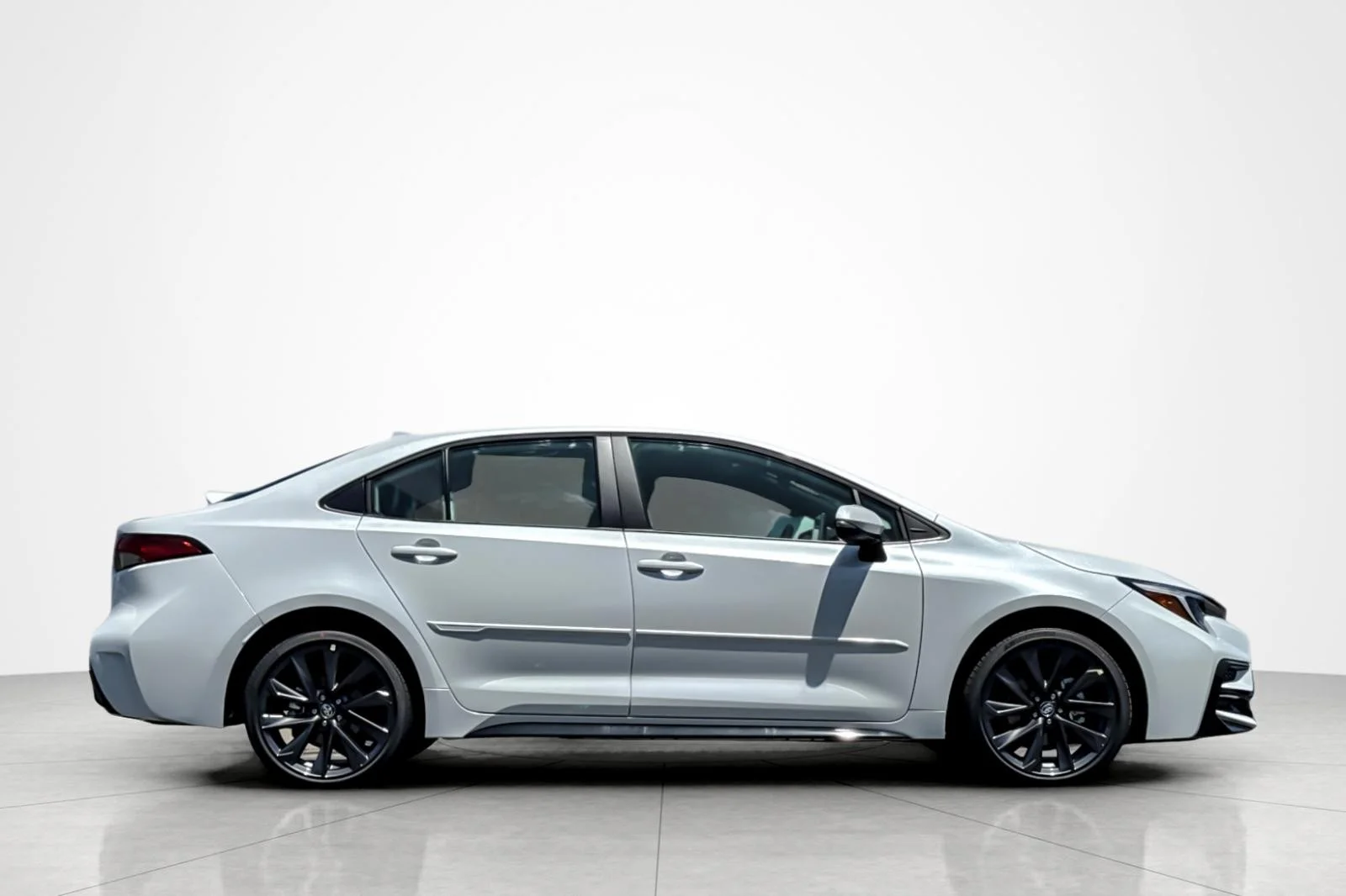 New 2026 Wind Chill Pearl <sup>1</sup> Toyota  XSE image 6