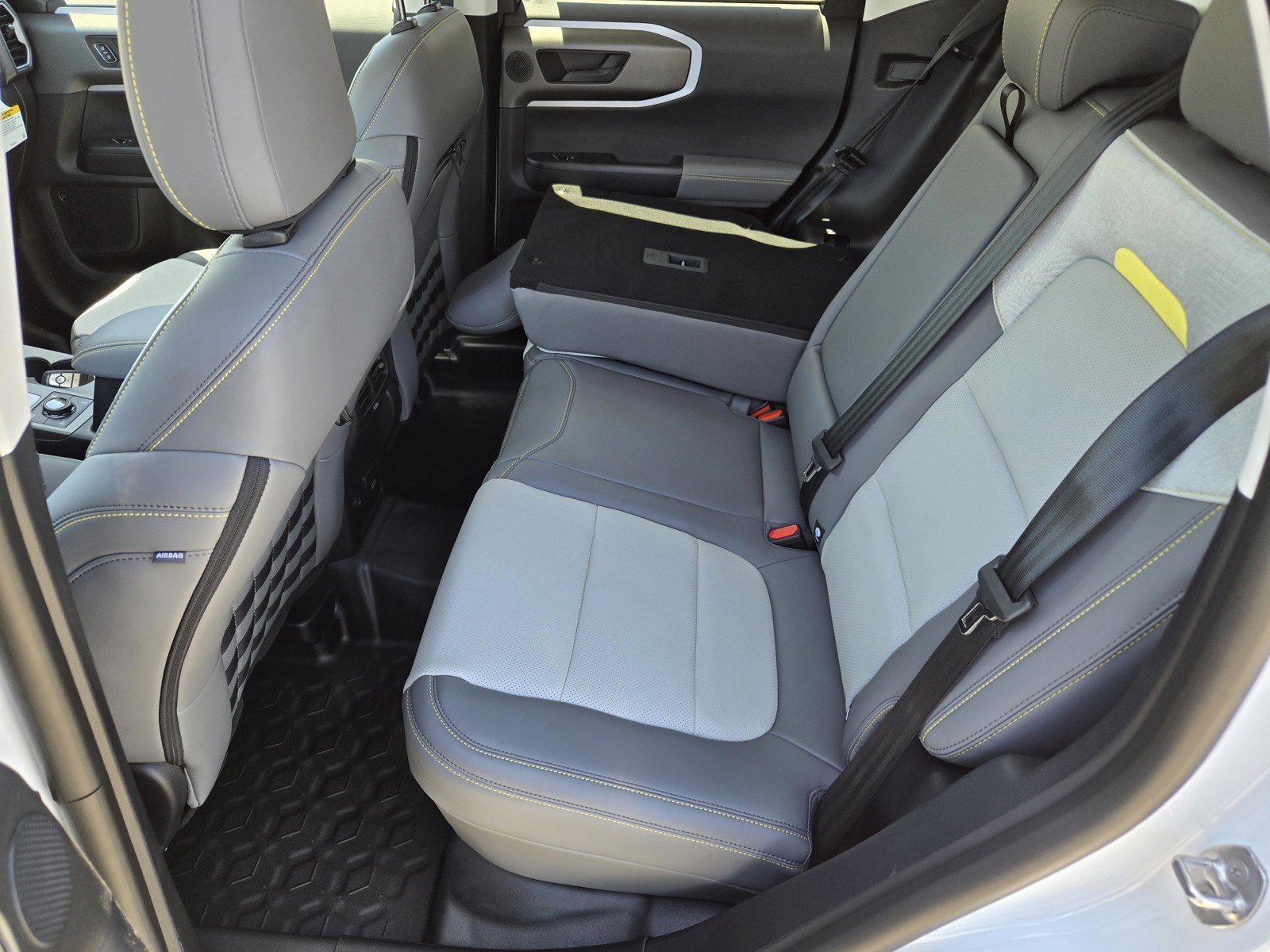 New 2026 Oxford White Ford Badlands® image 7