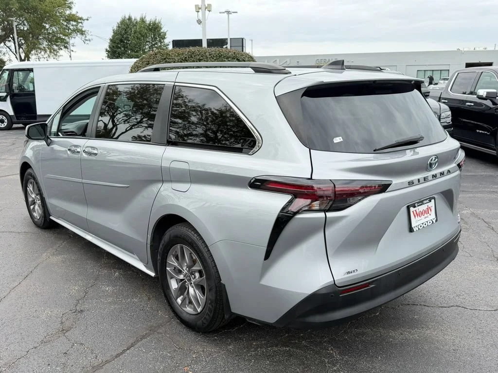 2024 Toyota Sienna XLE - Photo 7