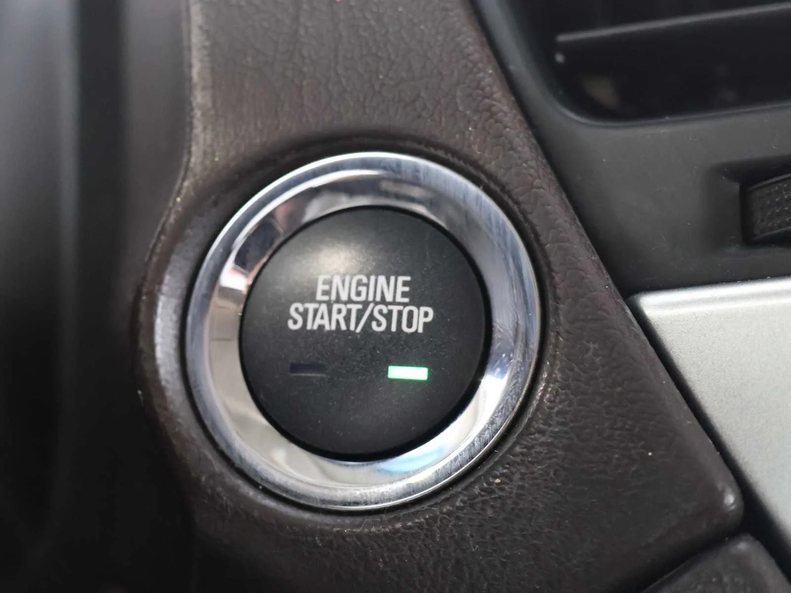 Used 2018 Summit White Chevrolet Premier image 19