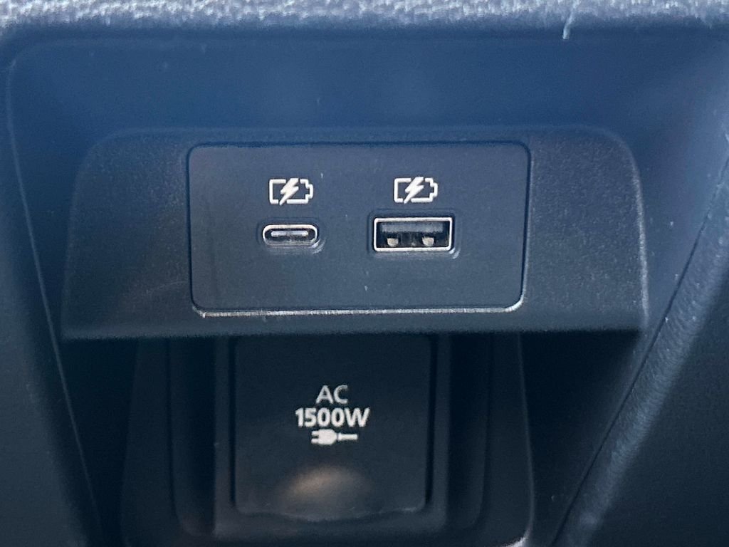 Used 2025 Silver Mitsubishi SEL image 22
