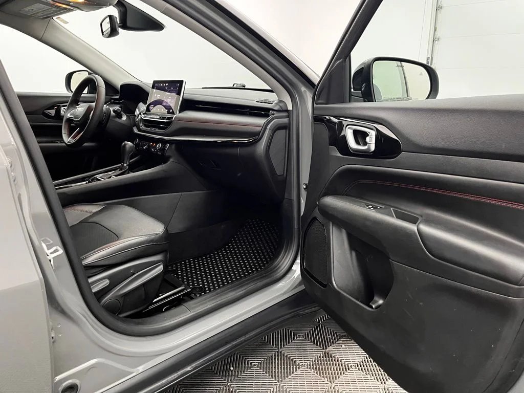 Used 2022 Gray Jeep Trailhawk image 31