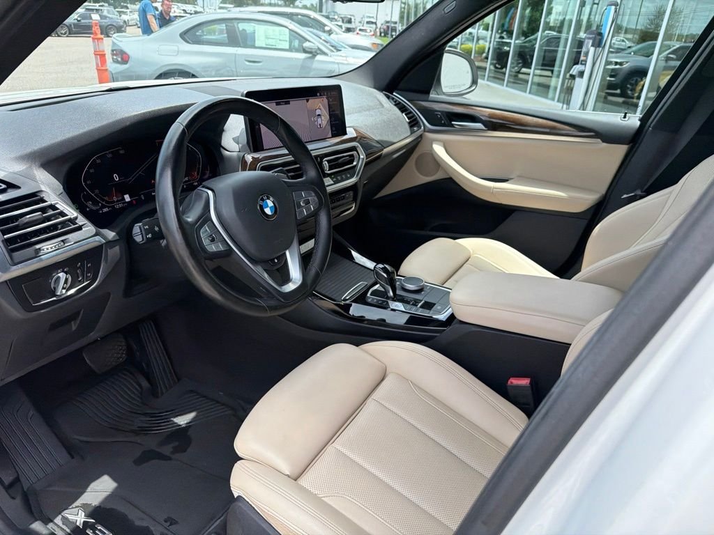 Used 2023 White BMW sDrive30i image 17