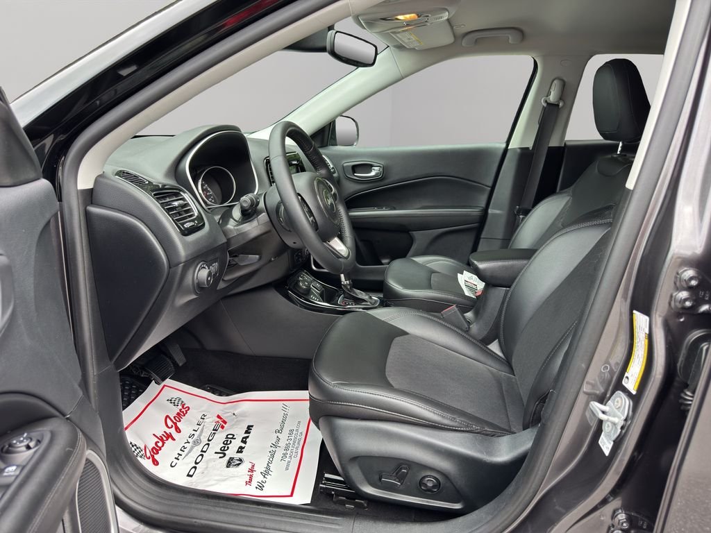 Used 2019 Granite Crystal Met Jeep Altitude image 4