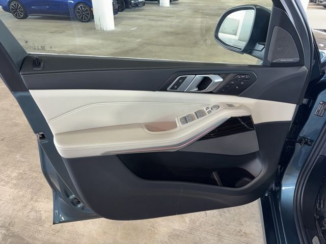 Used 2025 Blue BMW xDrive40i image 23