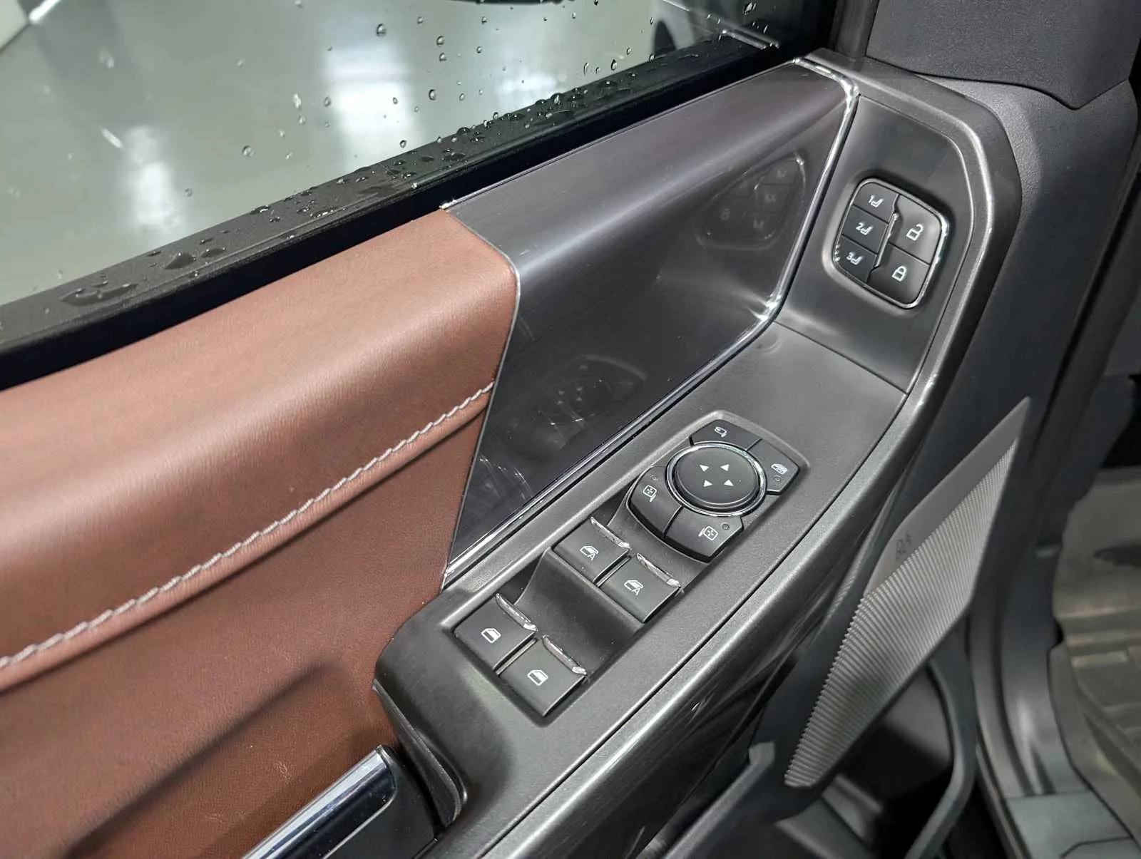 Used 2022 Agate Black Ford LARIAT image 43